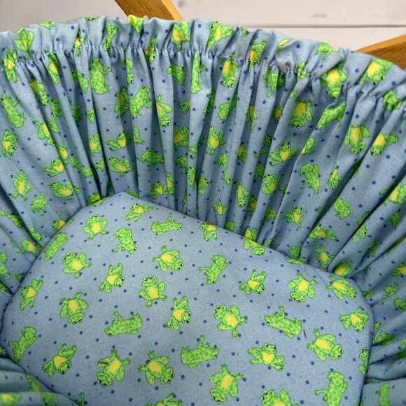 Handmade Woven Basket with Handles - Painted Frogs & Frog Print Liner 9" x 6 1/2 - Picture 6 of 10